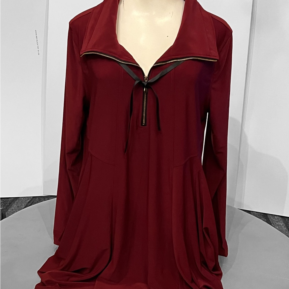 Charlie Paige Tunic! New with tags! Extremely comfortable and very stylish!